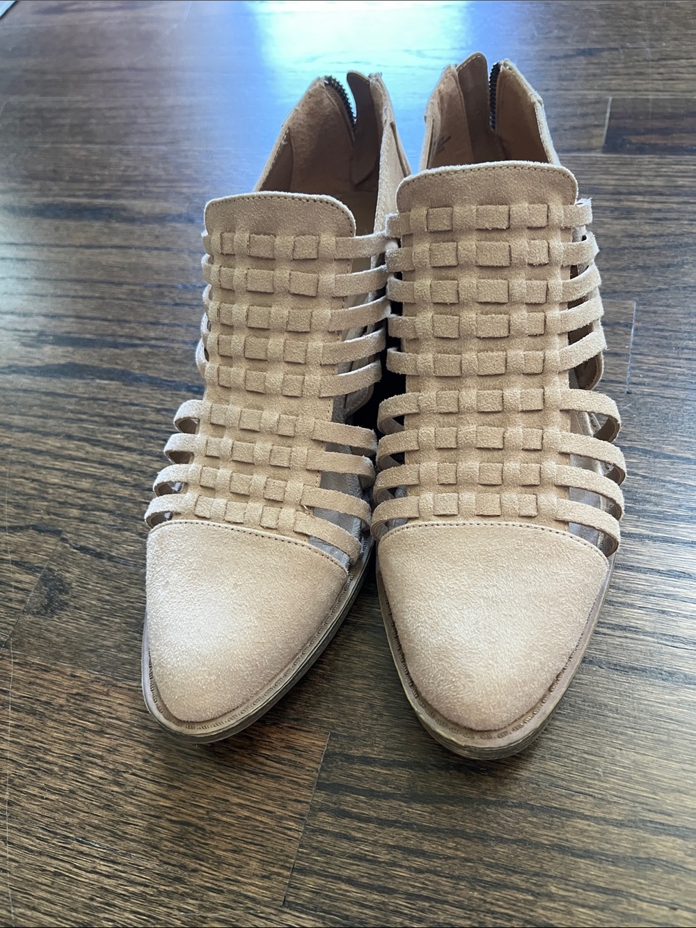 Matisse Tan Woven Pointed-Toe booties, size 8.5